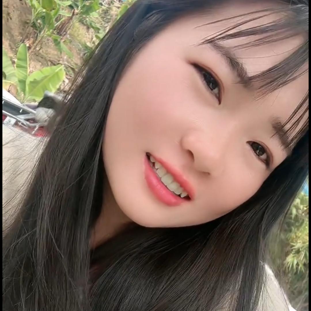 英子