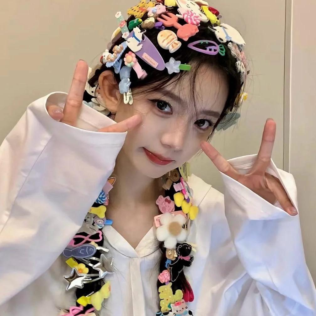 扎女孩的小辫子