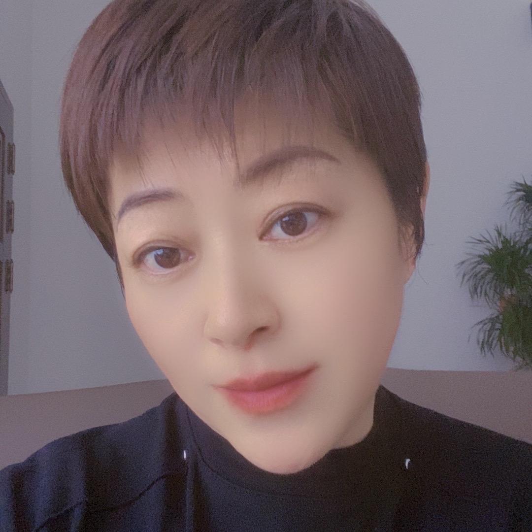 静  静  滴