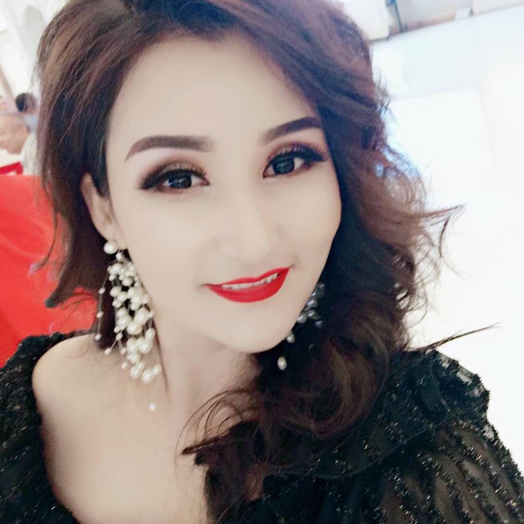 娜孜莱穆服装店