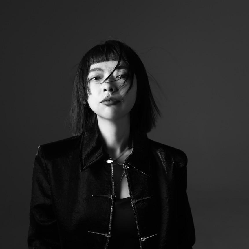 绥徳  女王婚纱礼服店