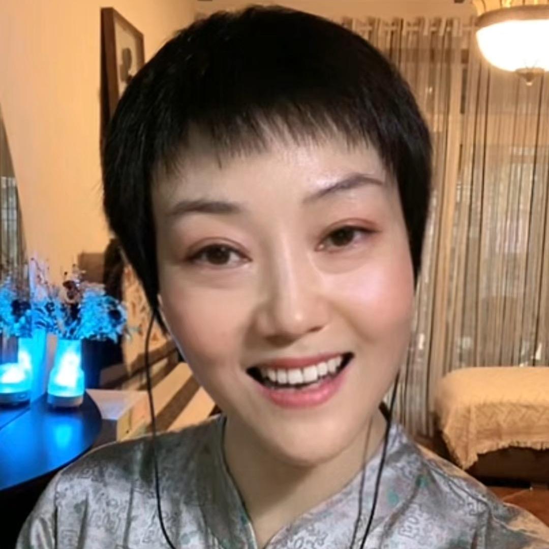 青依依