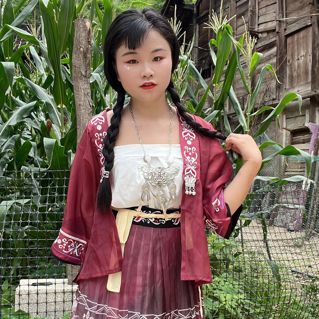 爱笑的大脸倩倩