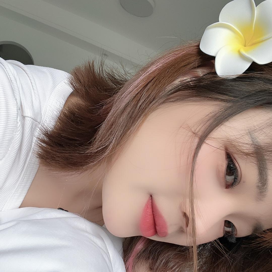 不到两米的护士。