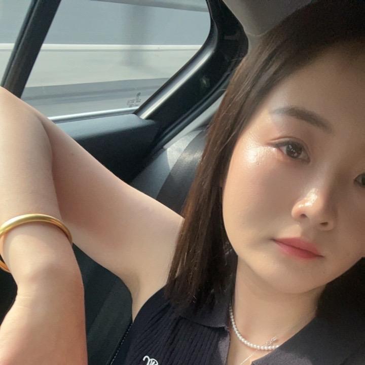 指尖上跳跃的阳光