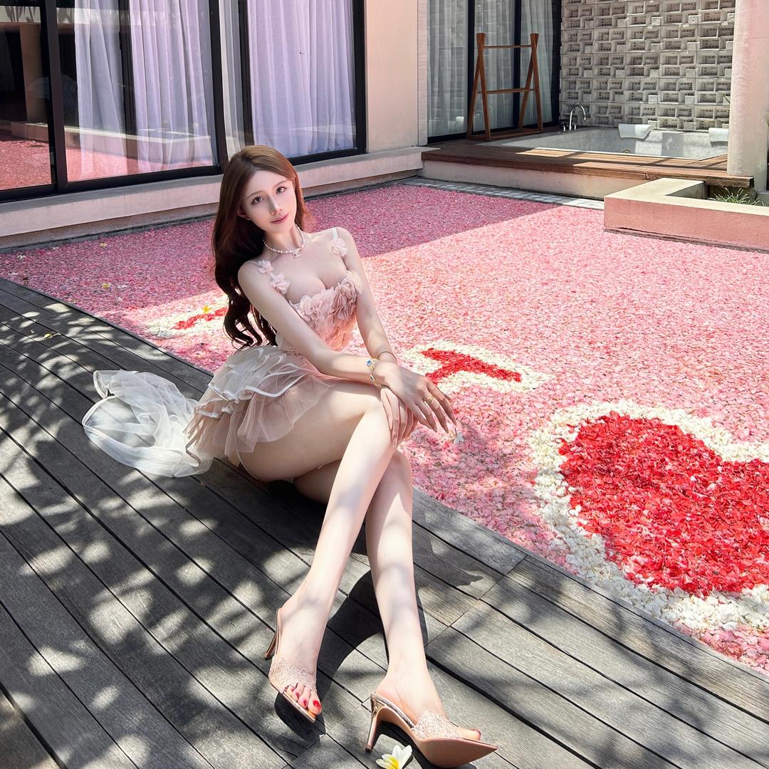 Lora婷婷