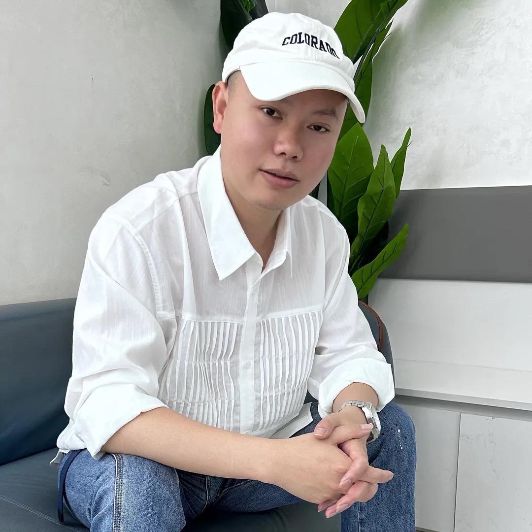 何东 根据脸型设计发型