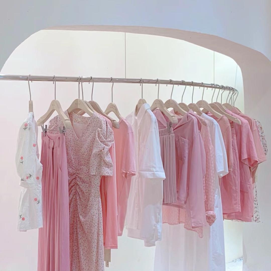 AYF爱伊服女装（万达折扣店）