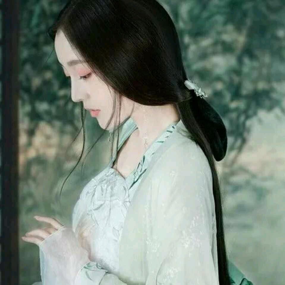 甄妮
