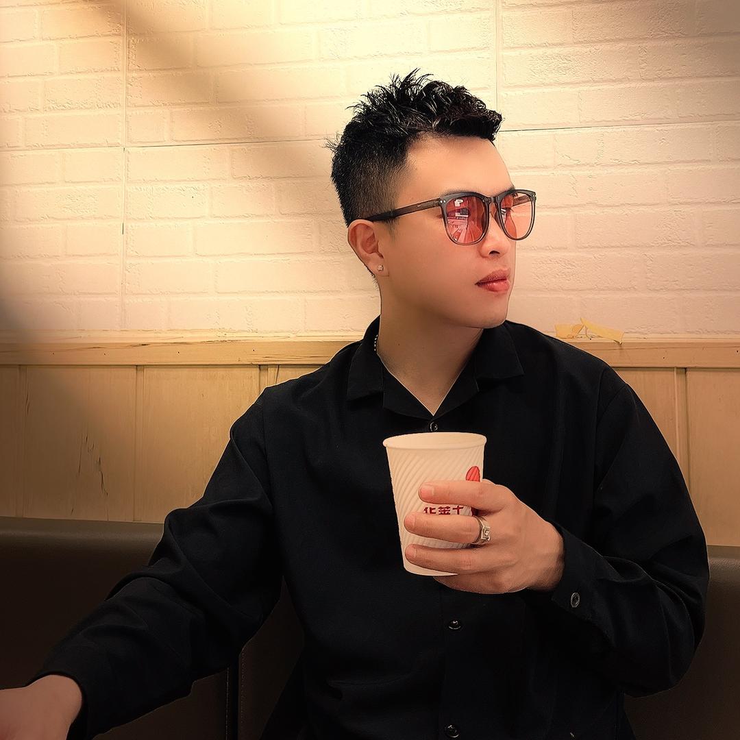 龙哥一笑（耐看型）