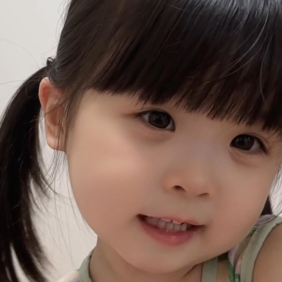 妮妮爸比