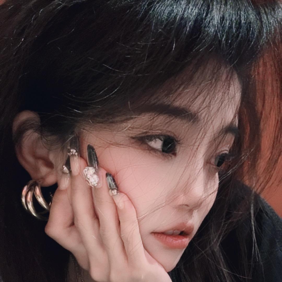 无聊小酒馆的小丽爷