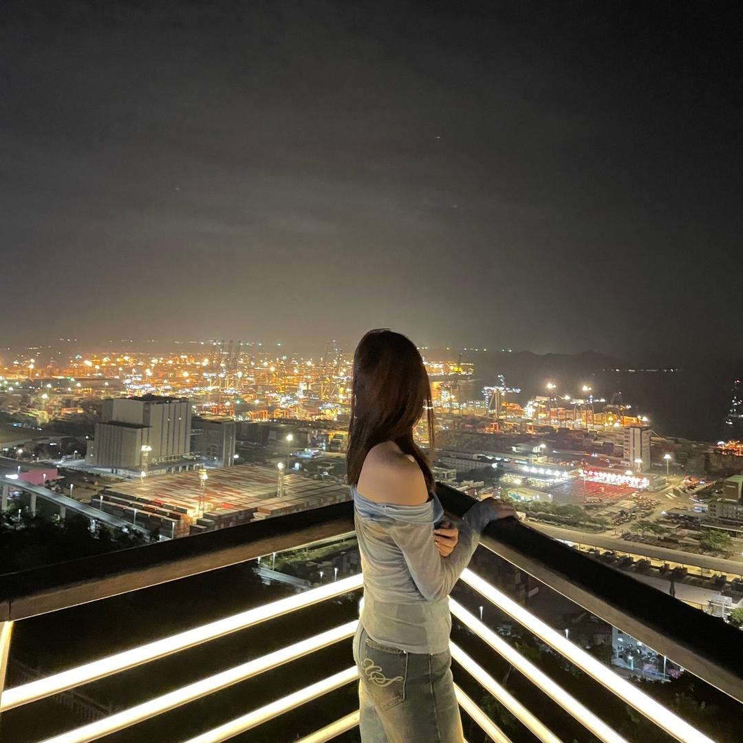 华强北鬼市美女老板