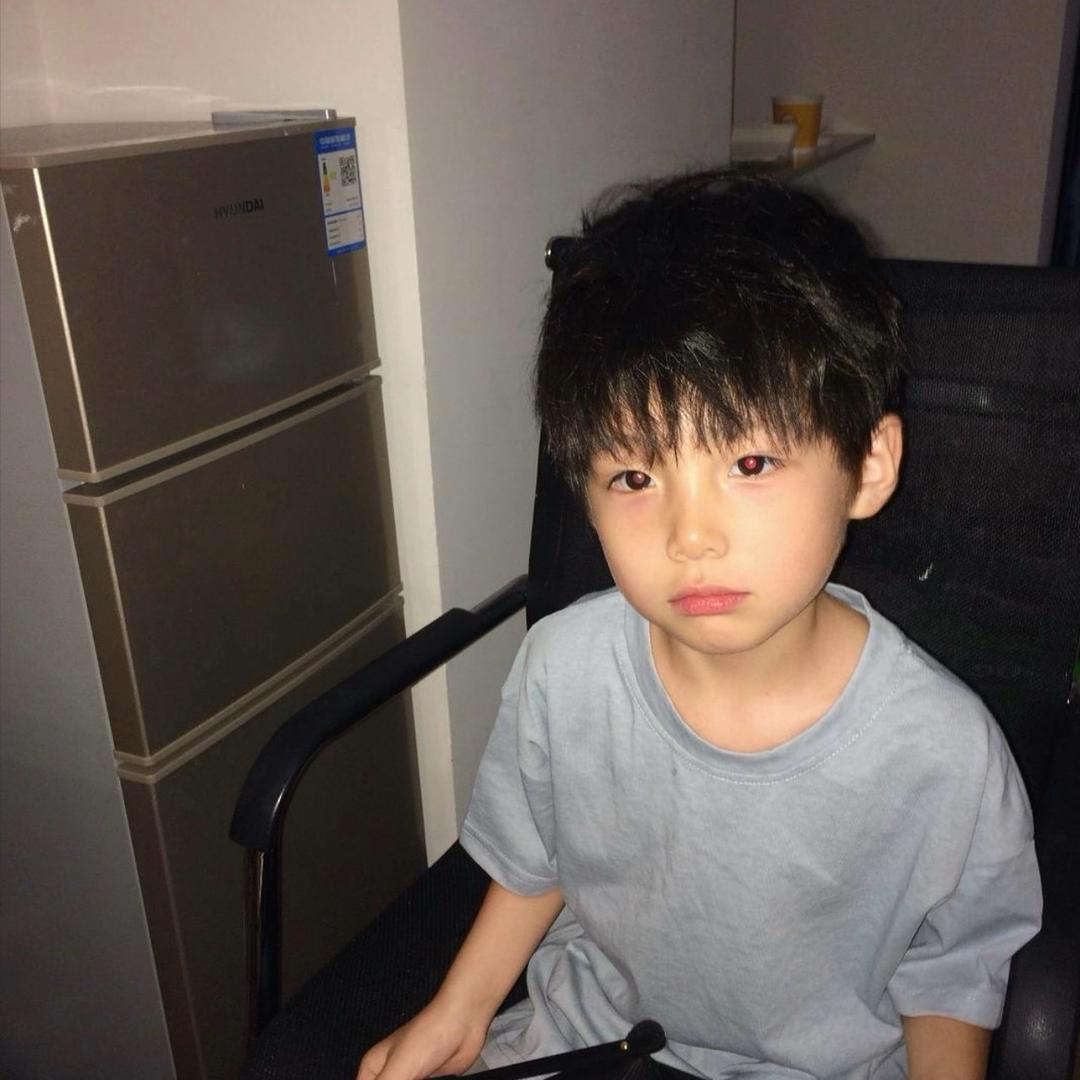 小霖.