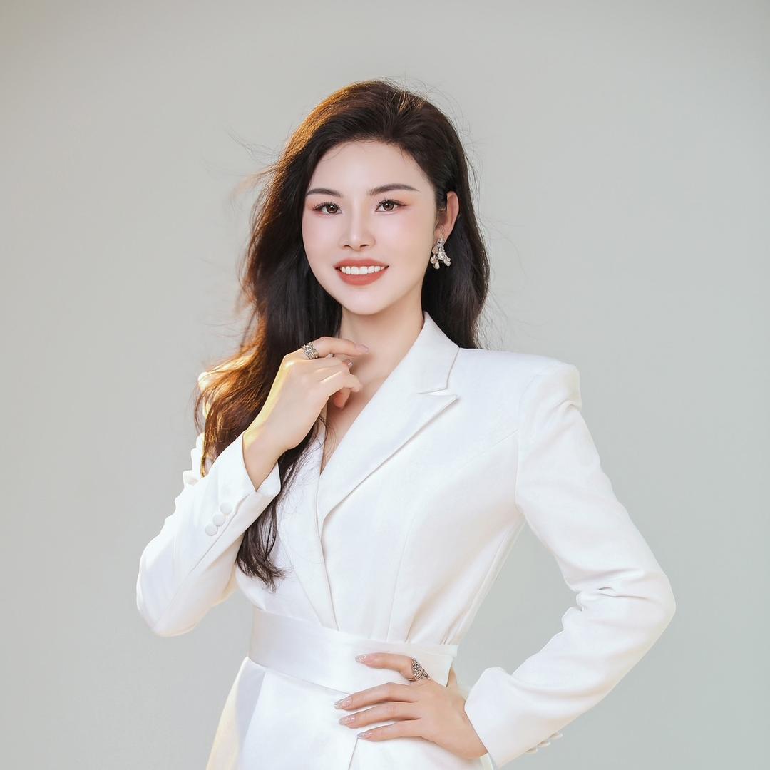 豆豆熊联合创始人何翌绯涂抹去豆不露脸直播