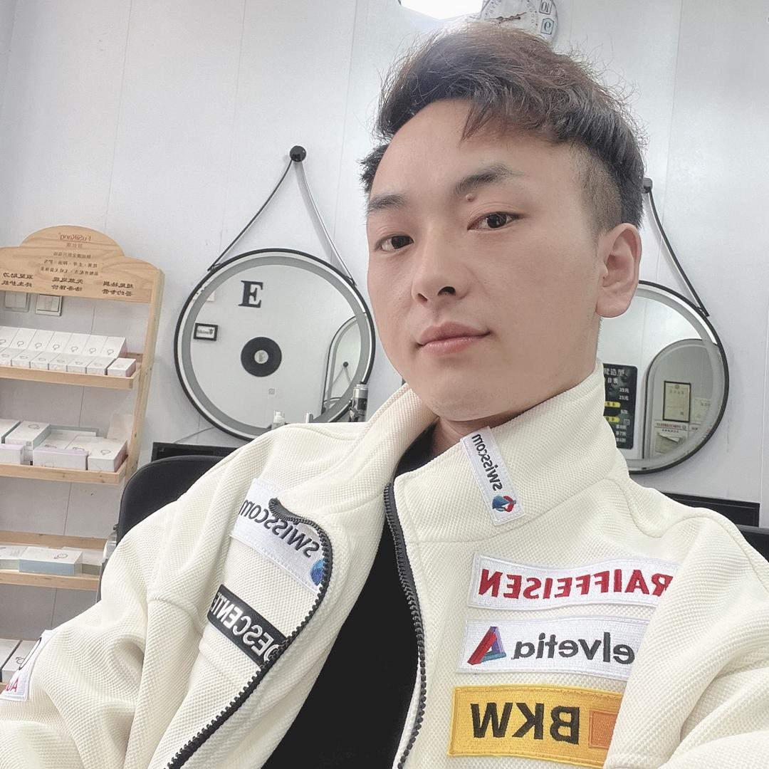 小李教剪发