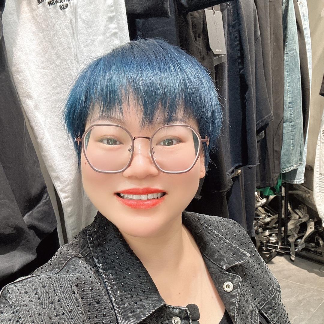 马杏在上海卖衣服