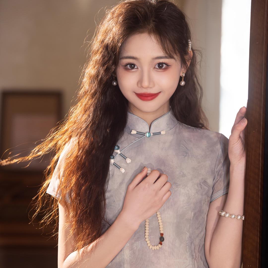 彩锦画旗袍