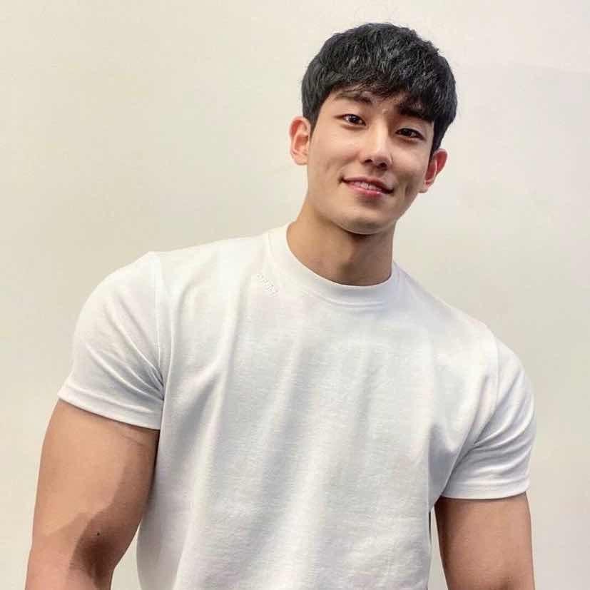 镜中男人