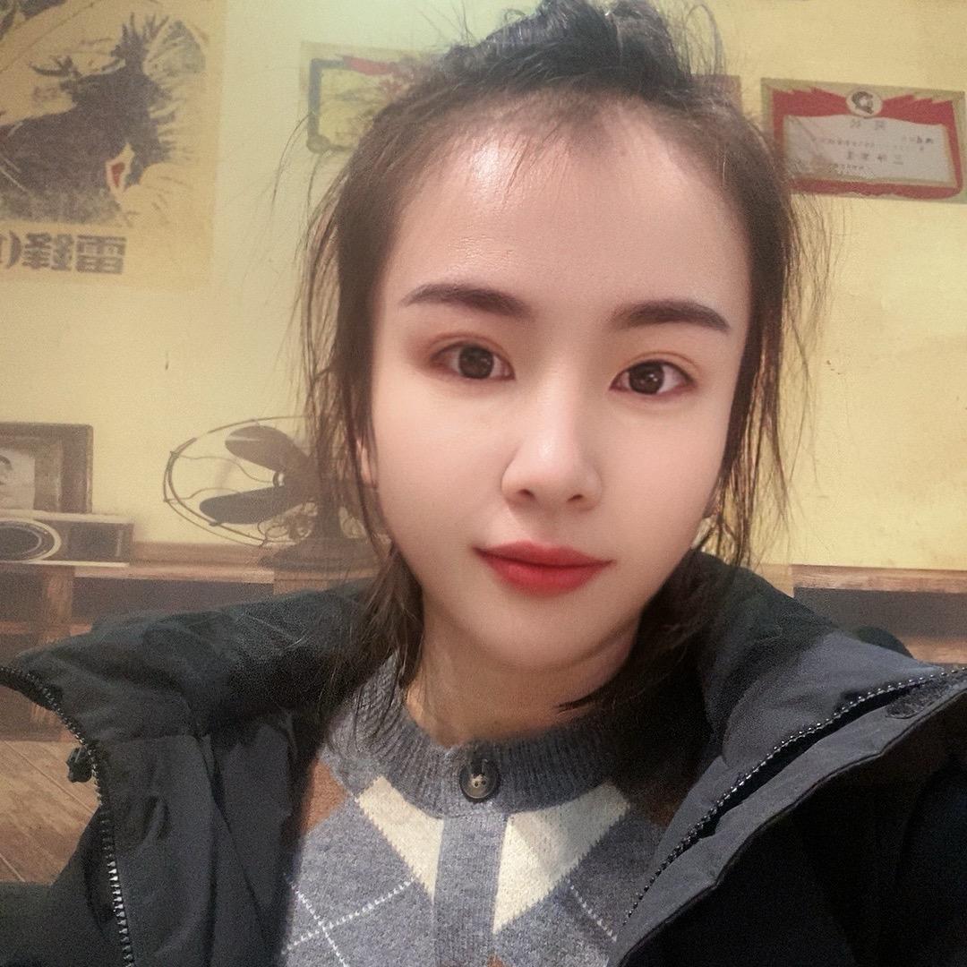 王 小 鬧