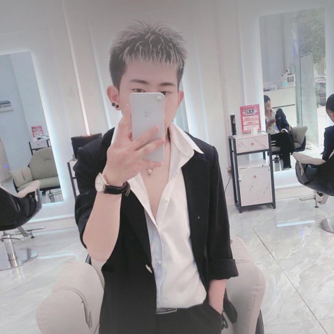 美发技师：小彪