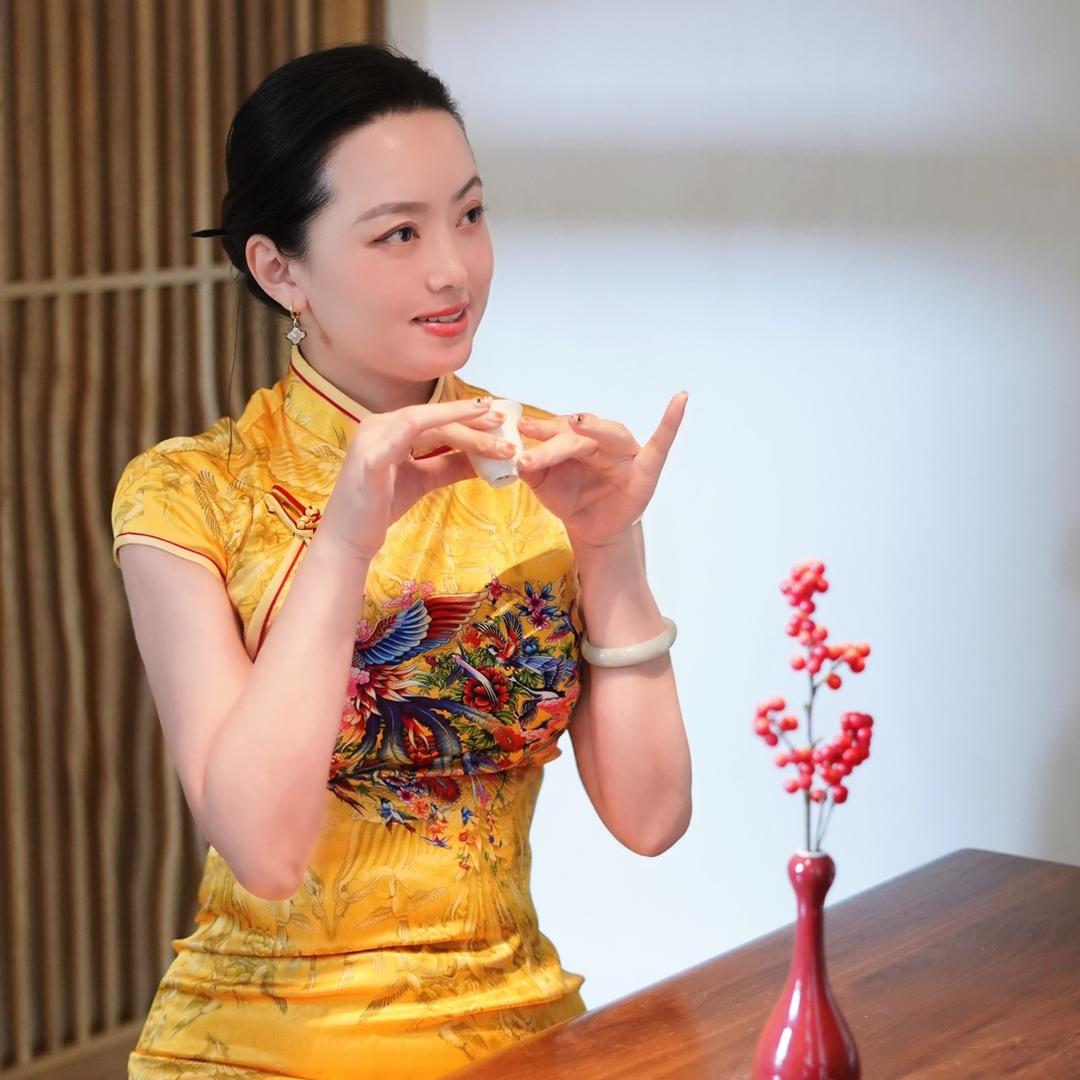 胡贝儿形体礼仪洋洋