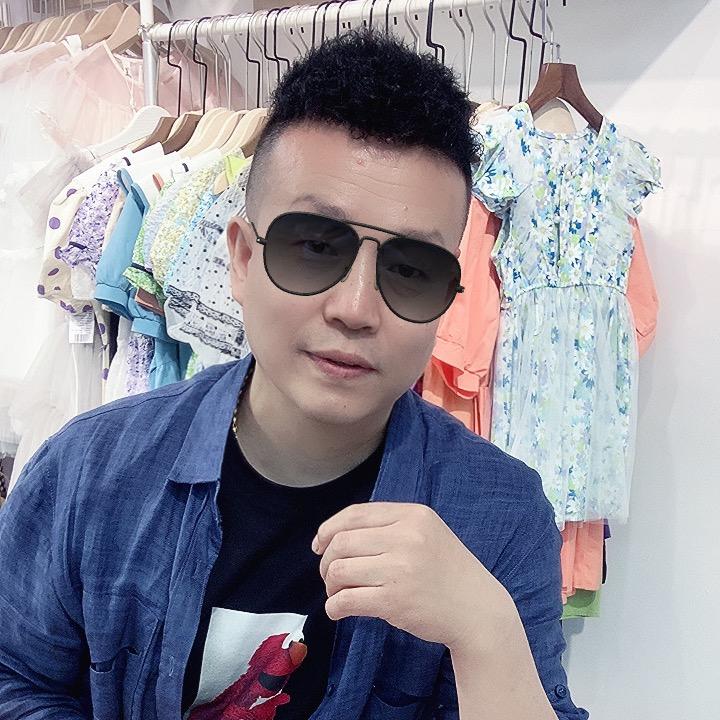 鲨鲨舫品牌童装SSF