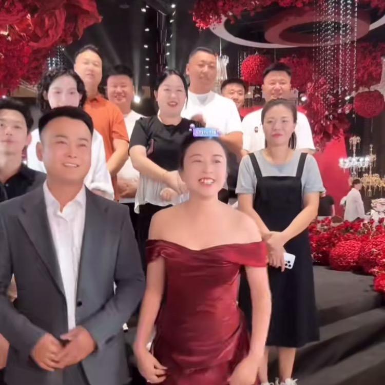 宝宝晓娜新婚回馈现场