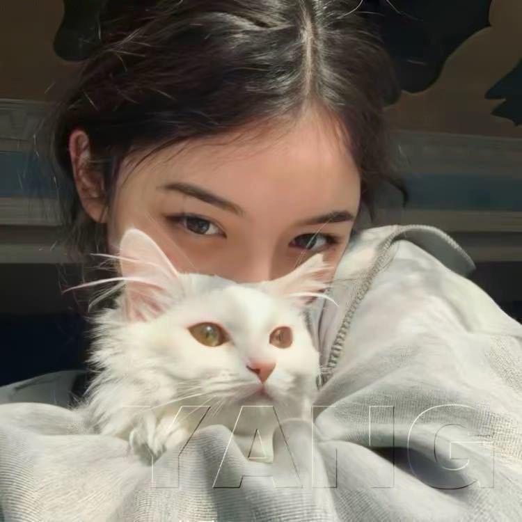 1️⃣女的·