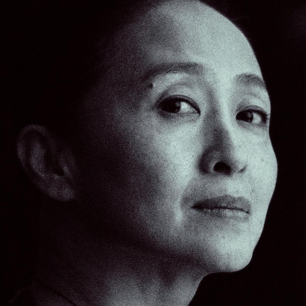 高艳津子