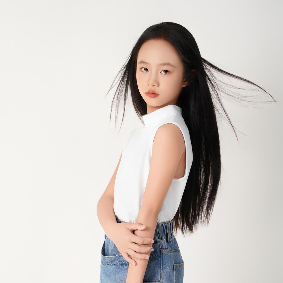 她是颜小妞。🌈