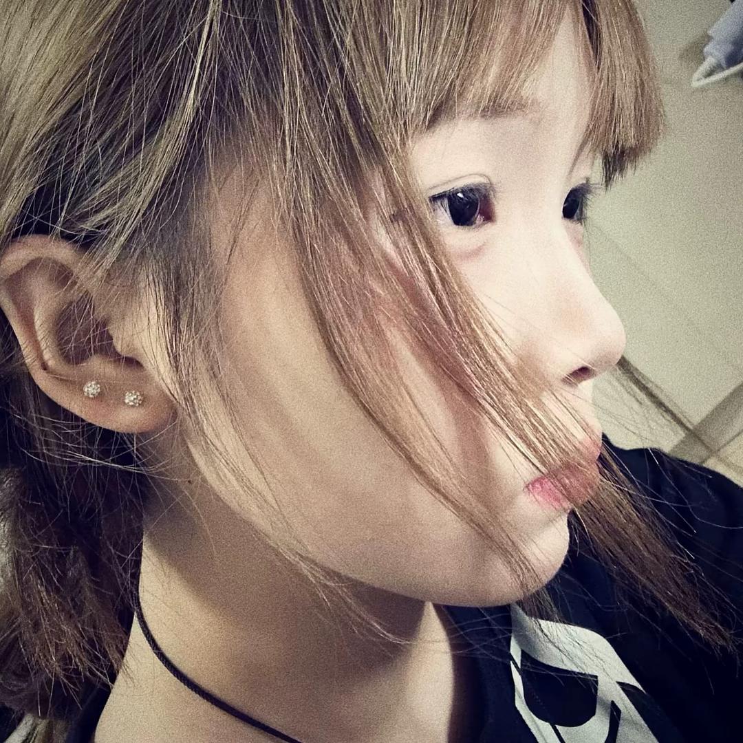 ^小小田^