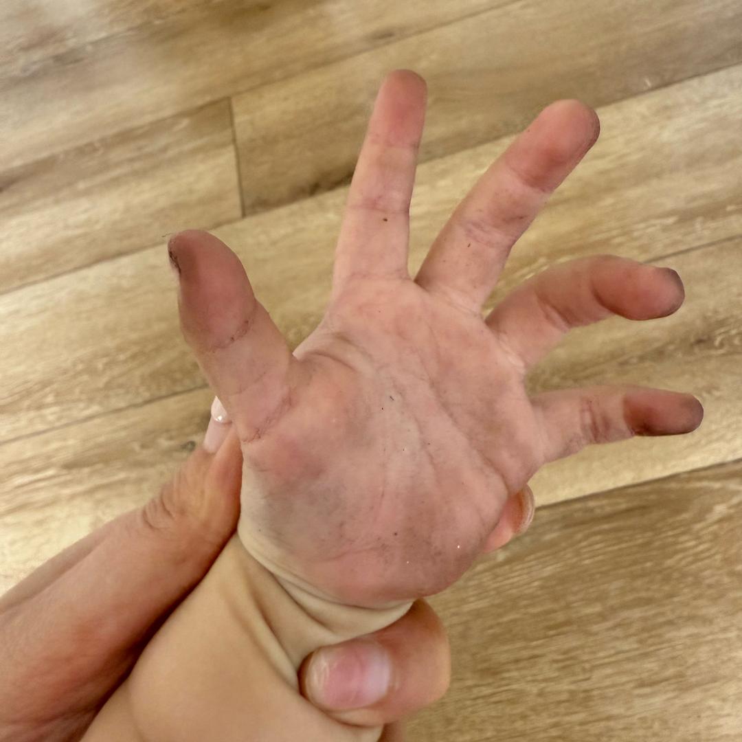 爸爸。