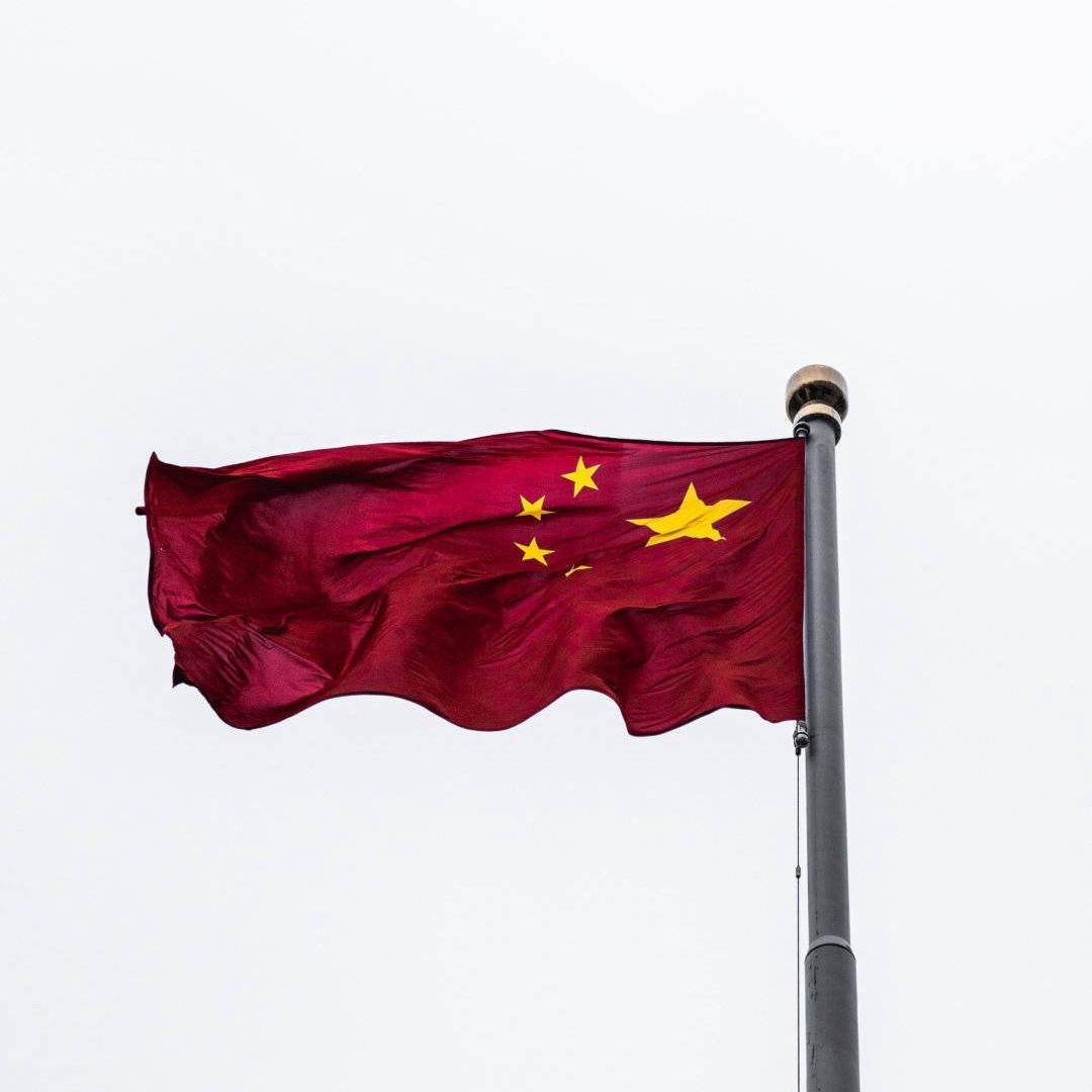 是她