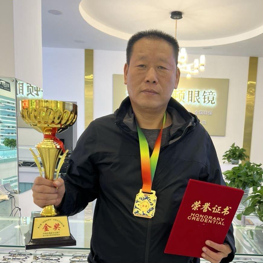 陕西万哥（配镜专家）