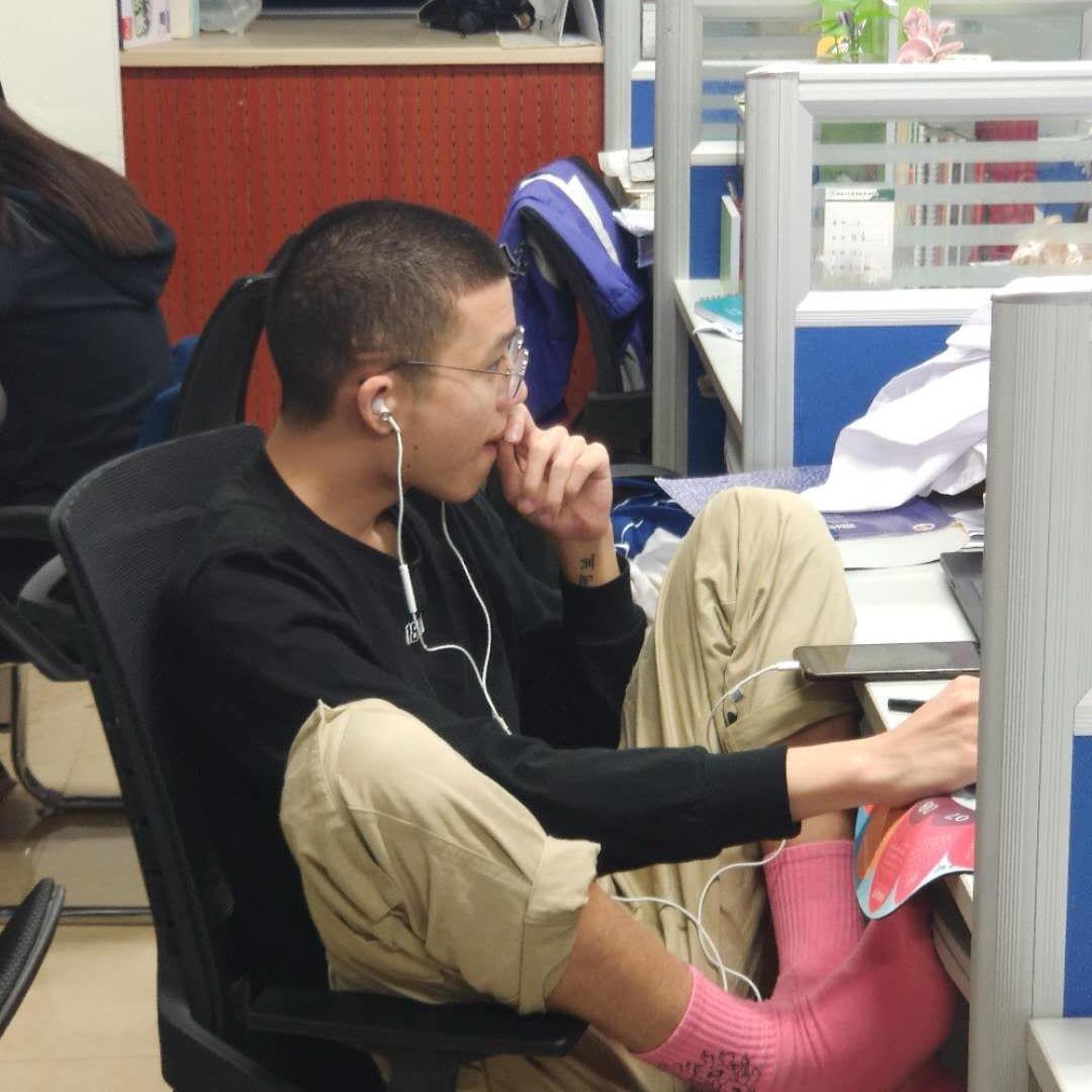 川师校草爱自由