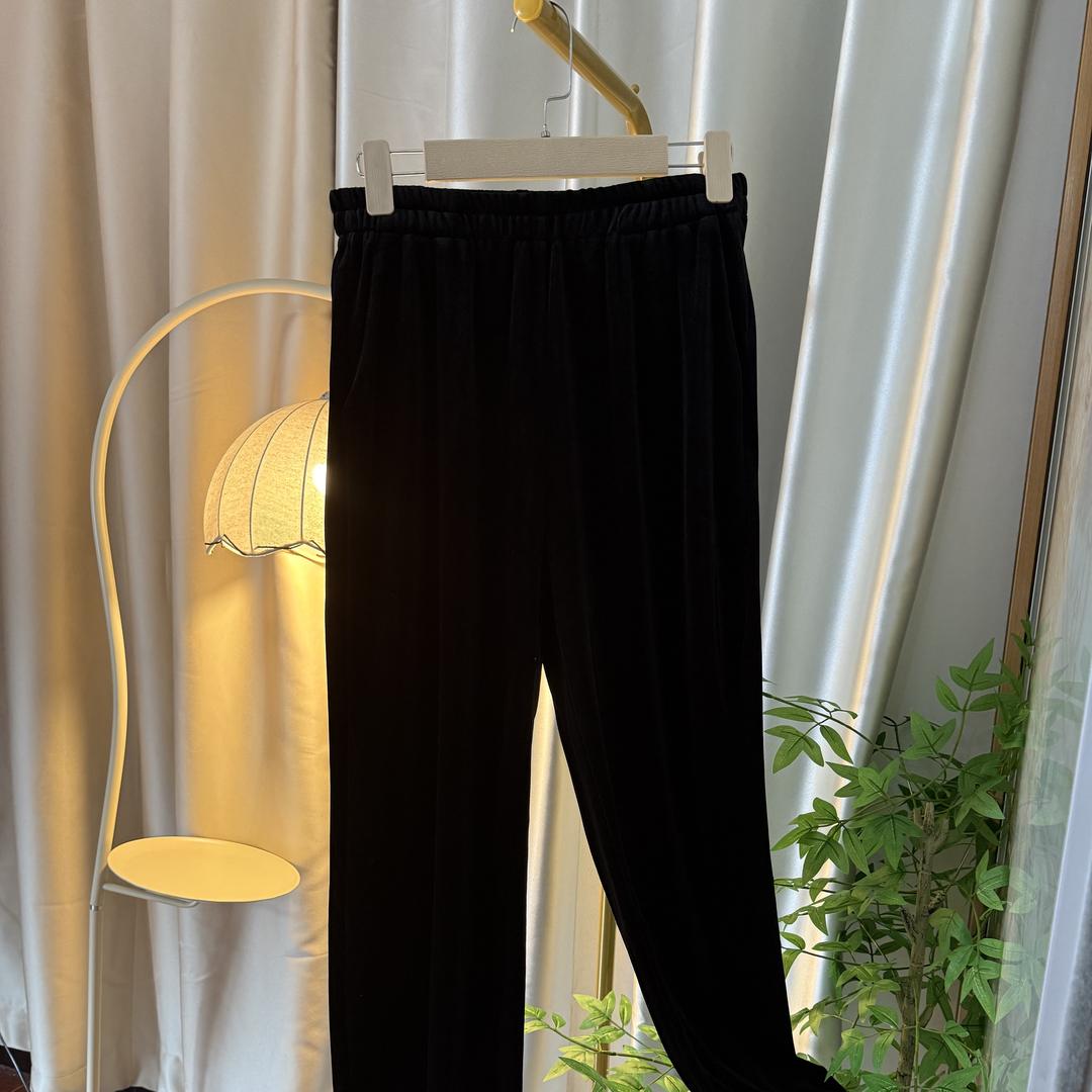 二齿女装服饰商行工厂店