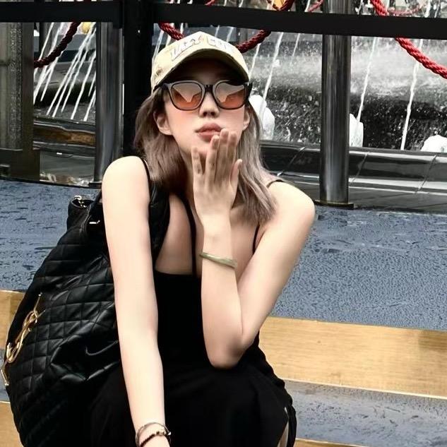 小茹是黑发