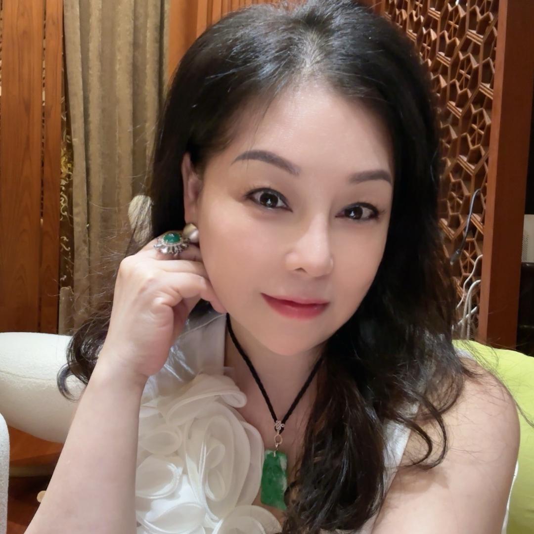 刘 英 抖英