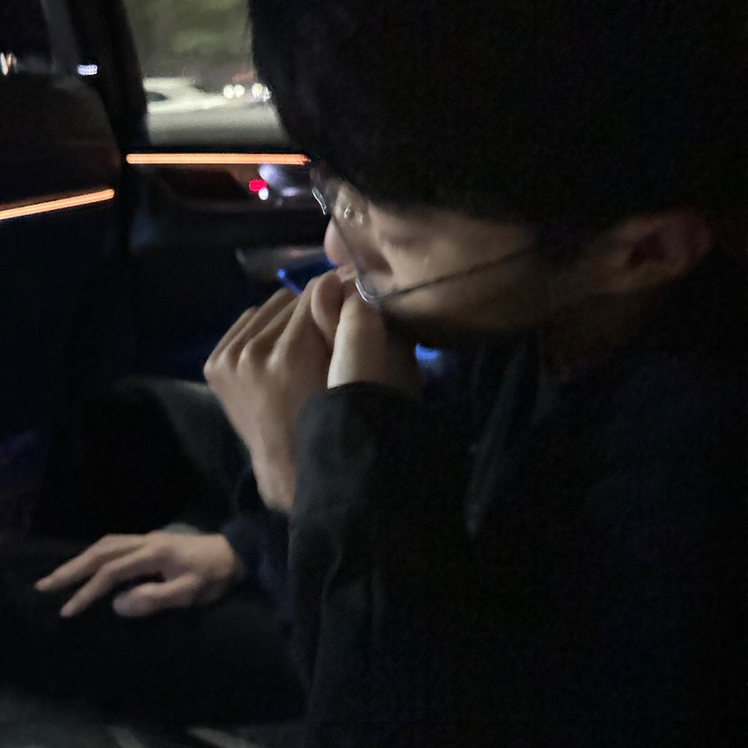 今天也很困-.