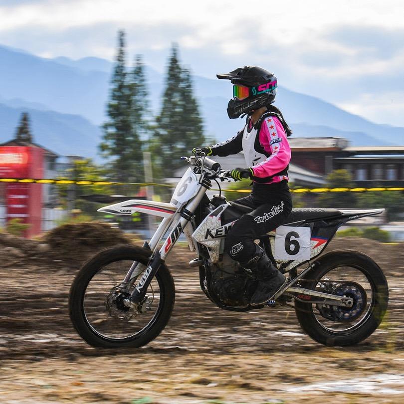 阿倩爱骑摩托车