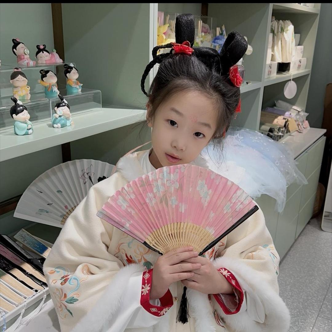 贝贝吃喝玩乐