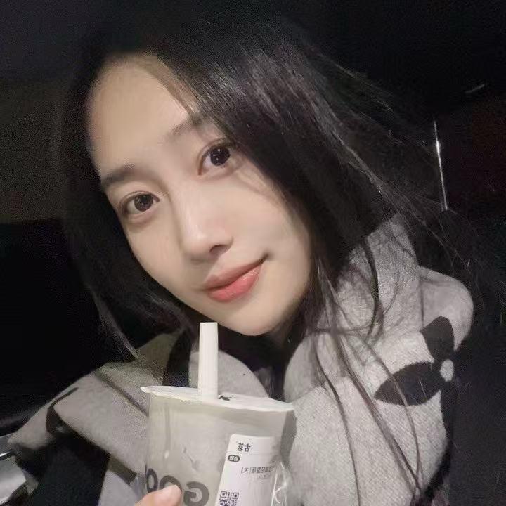 张笑容😊