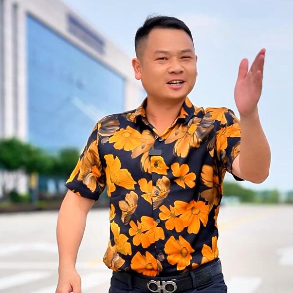 威武哥（衣哥助理）