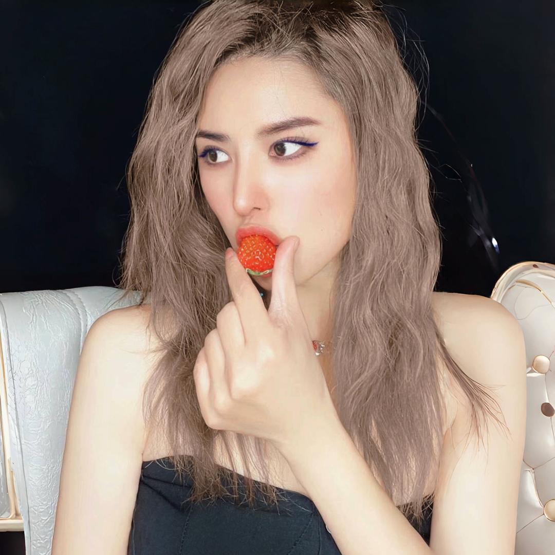 一玲婚纱