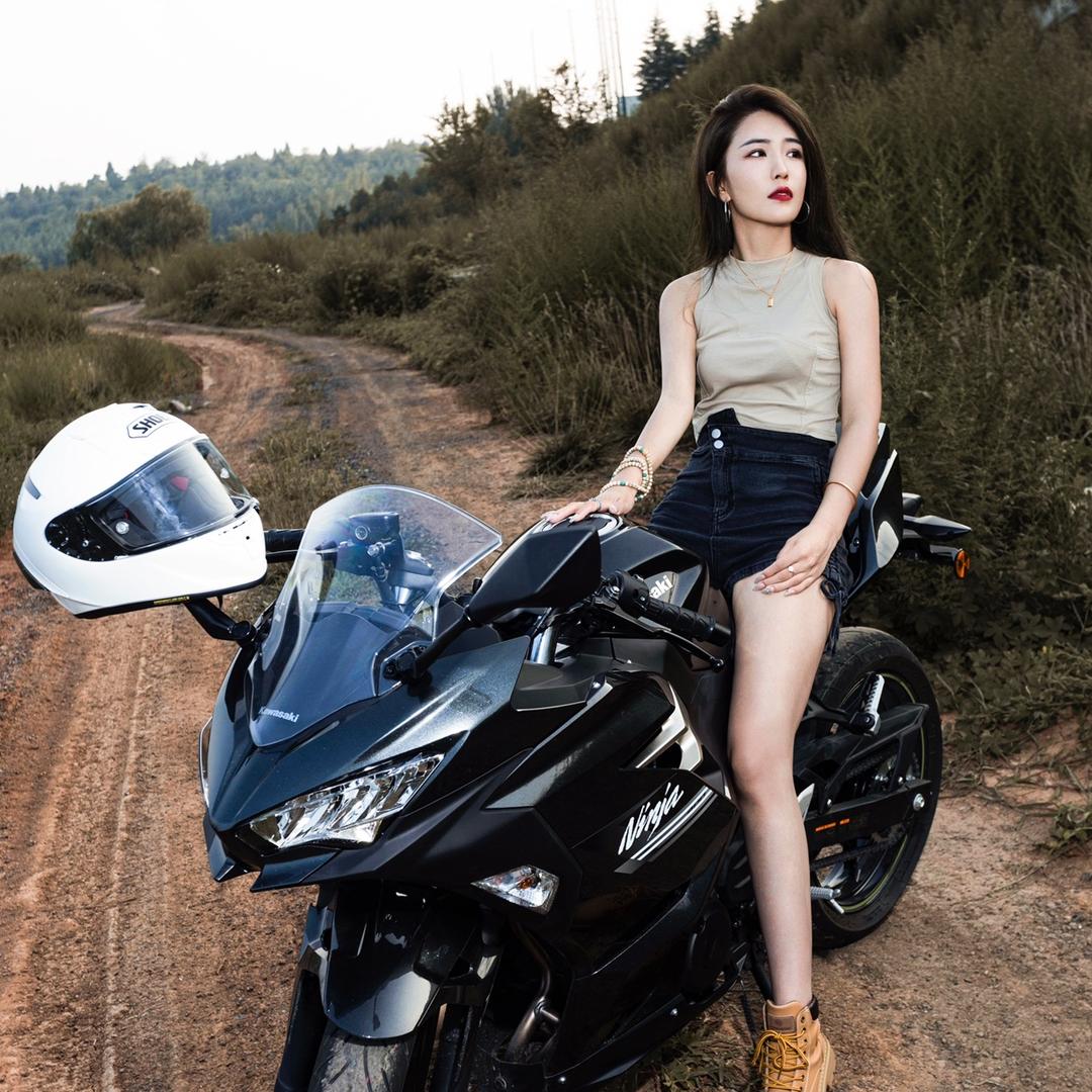是七七吖。