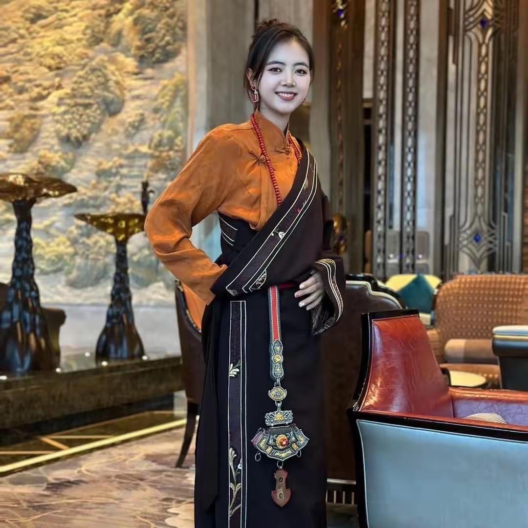 央格雅藏服饰