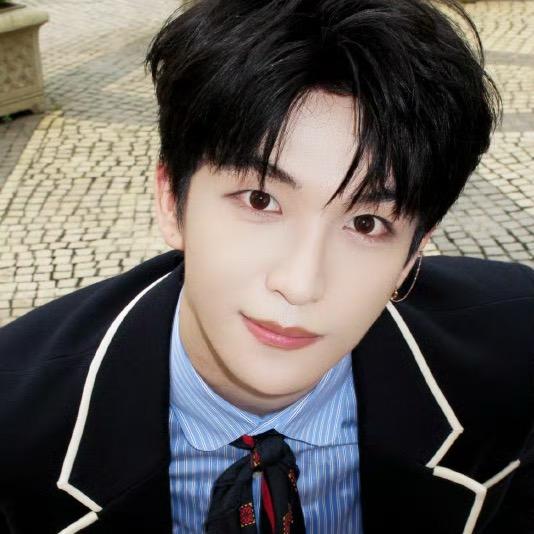 满月🌕（和黄子弘凡对视版