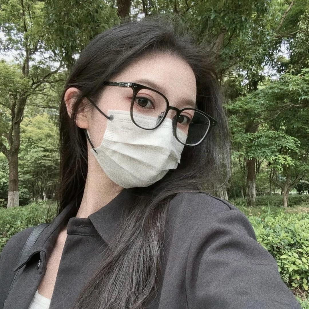 焦躁少女学书法