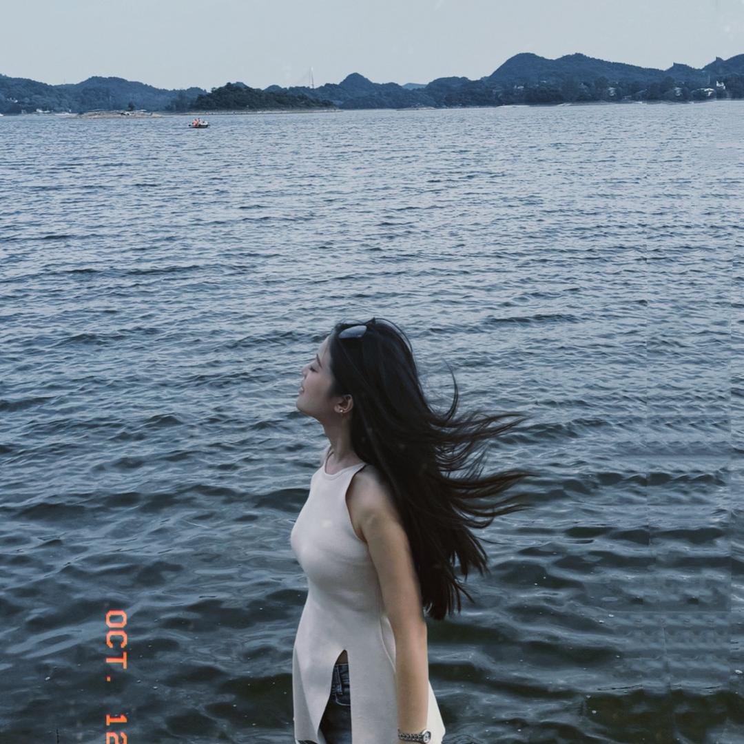 小袁摇摇头